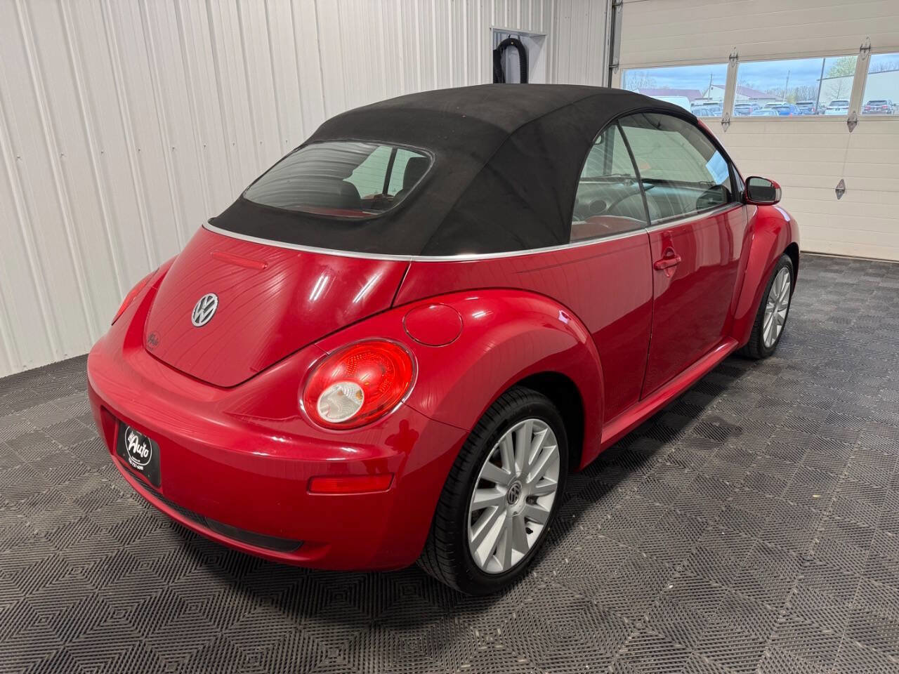 Used 2009 Volkswagen Beetle Convertible FWD image 3