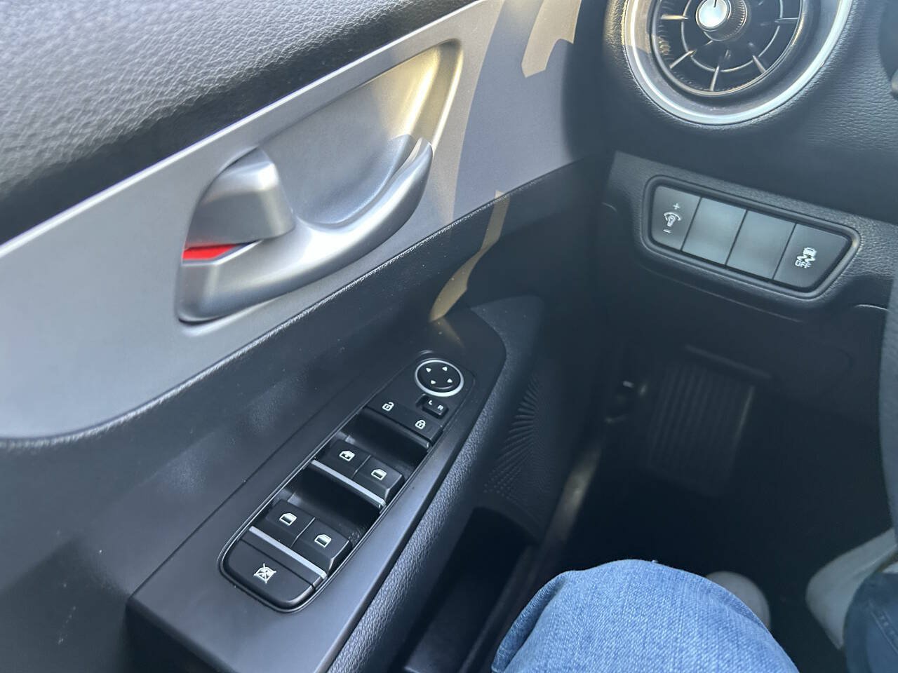 Used 2023 Kia Forte LXS FWD image 22