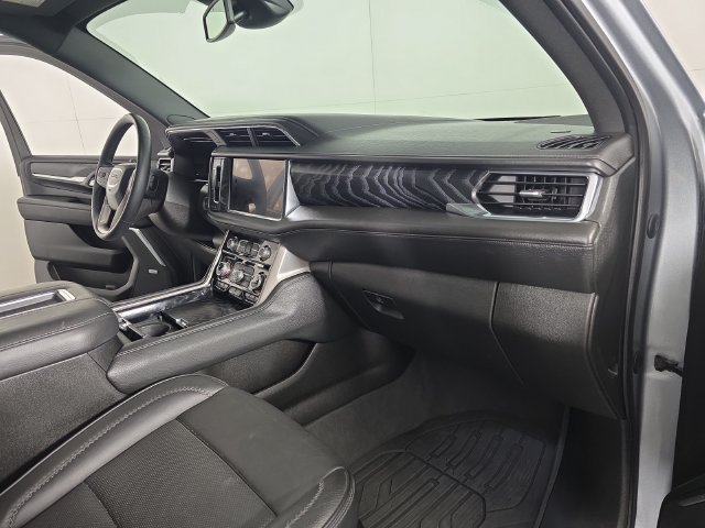 Used 2023 GMC Yukon XL Denali AWD/4WD image 32