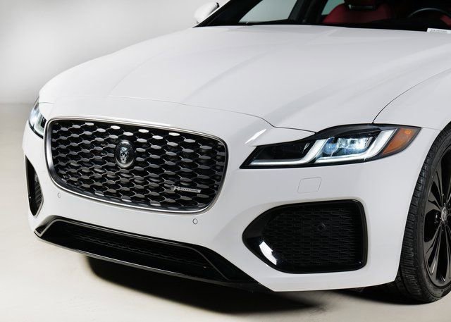Used 2024 Jaguar XF R-Dynamic SE image 29