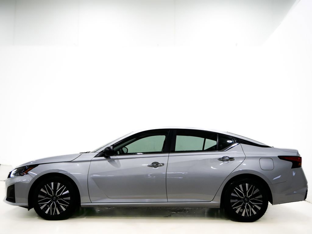 Used 2024 Nissan Altima 2.5 SV image 5