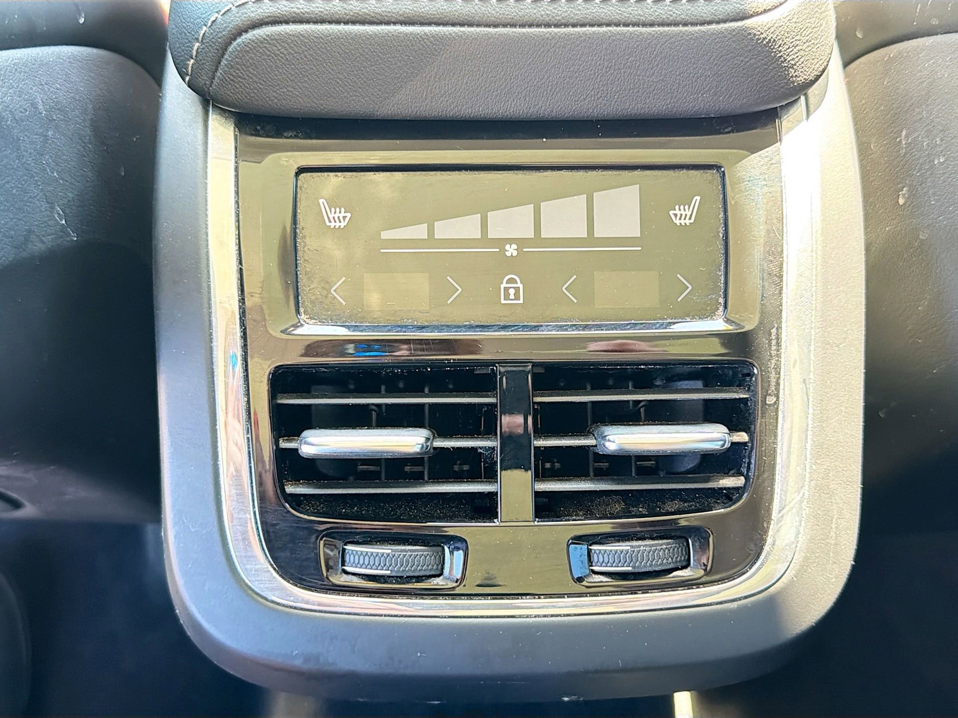 Used 2023 Volvo XC60 B5 Ultimate w/ Climate Package image 21