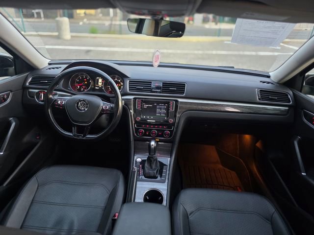 Used 2018 Volkswagen Passat 2.0T SE FWD image 22