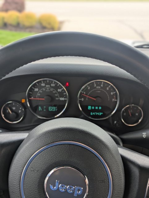 Used 2016 Jeep Wrangler Unlimited Sahara w/ Connectivity Group image 17