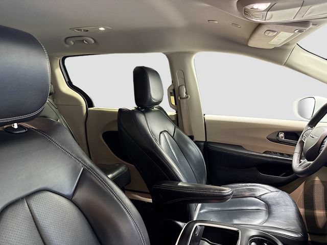 Used 2022 Chrysler Pacifica Touring-L FWD image 26
