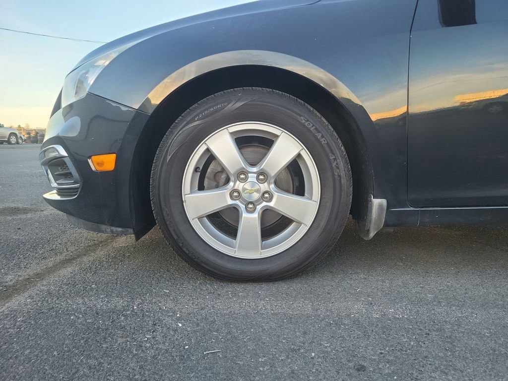 Used 2015 Chevrolet Cruze LT w/ Technology Package image 51