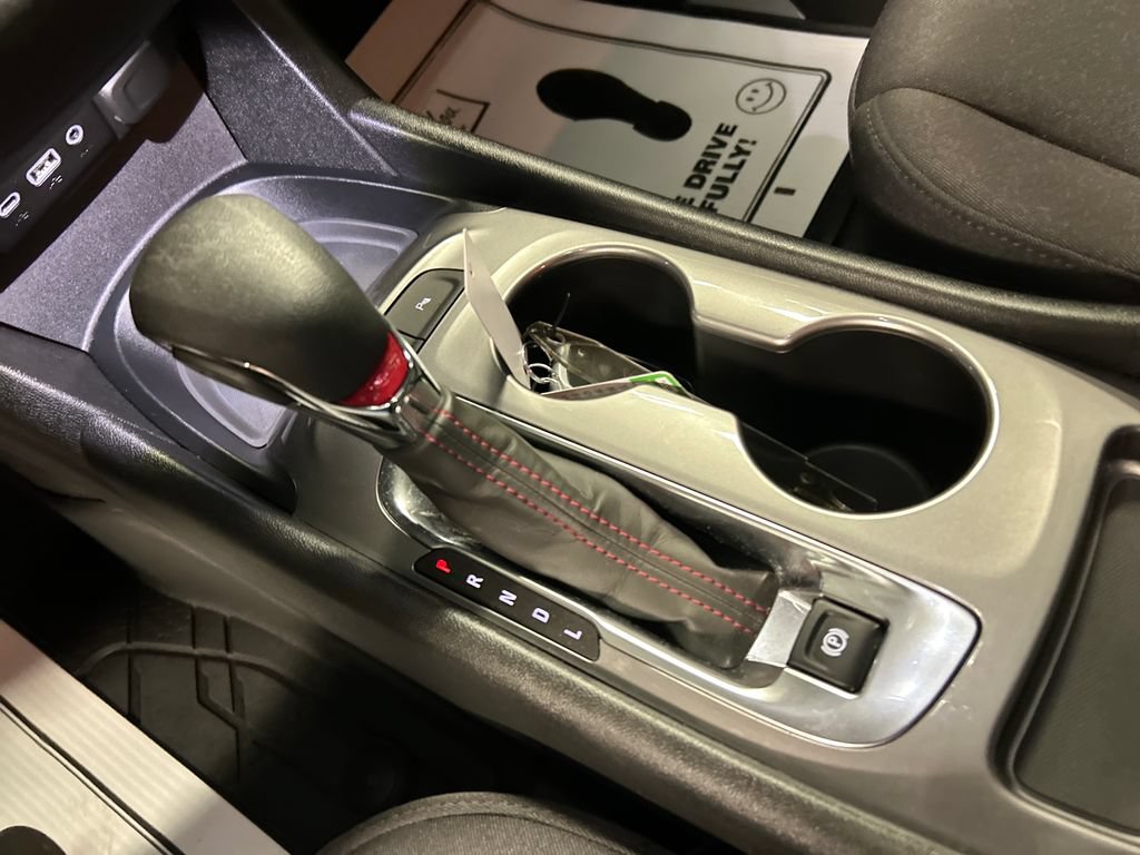 Used 2025 Chevrolet Malibu RS FWD image 18