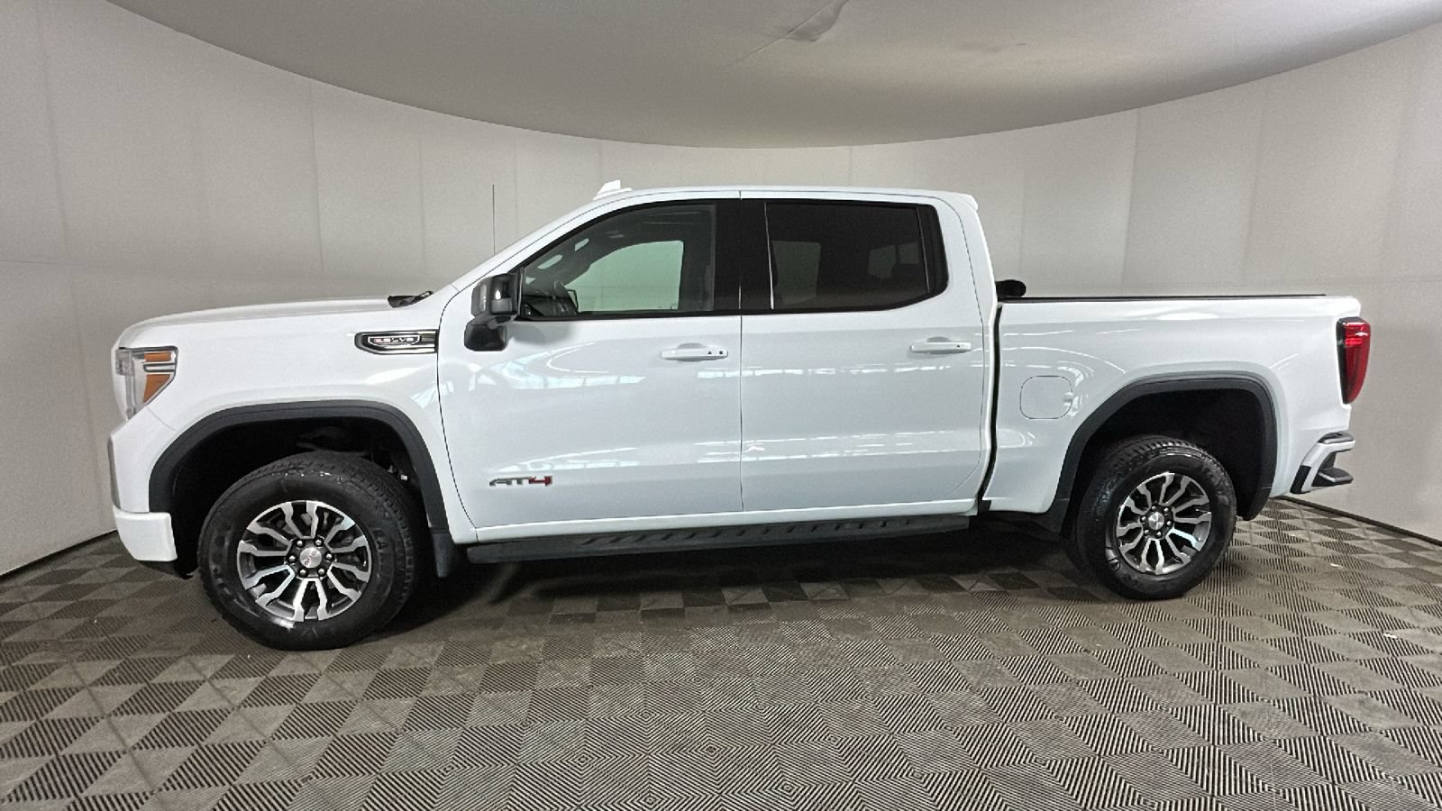 Used 2022 GMC Sierra 1500 AT4 w/ AT4 Premium Package AWD/4WD image 8