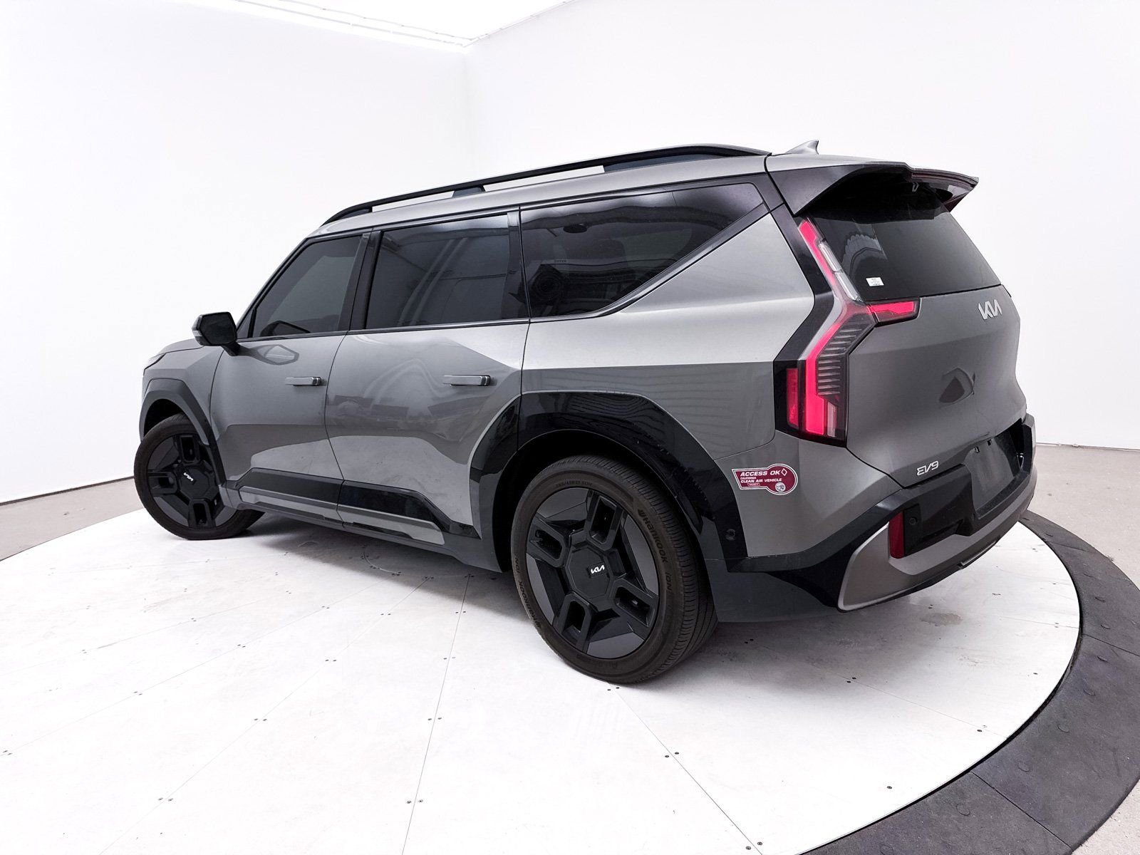 Used 2024 Kia EV9 GT-Line image 2
