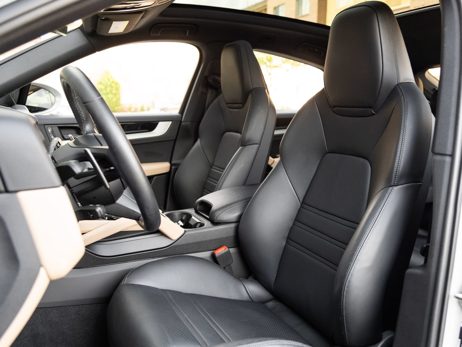 Certified 2024 Porsche Cayenne Coupe AWD/4WD image 5