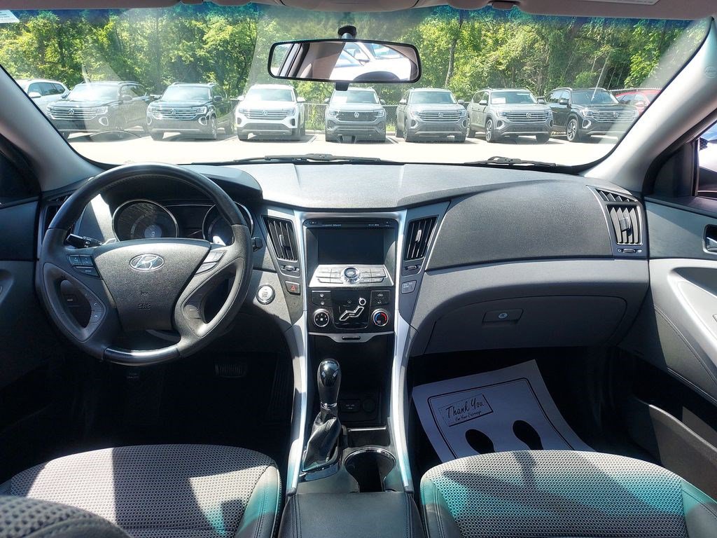 Used 2011 Hyundai Sonata SE w/ Navigation & Sunroof Pkg 4 FWD image 9