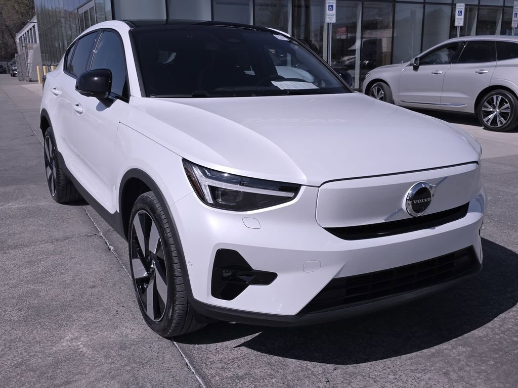 Used 2023 Volvo C40 P8 Recharge Ultimate image 4