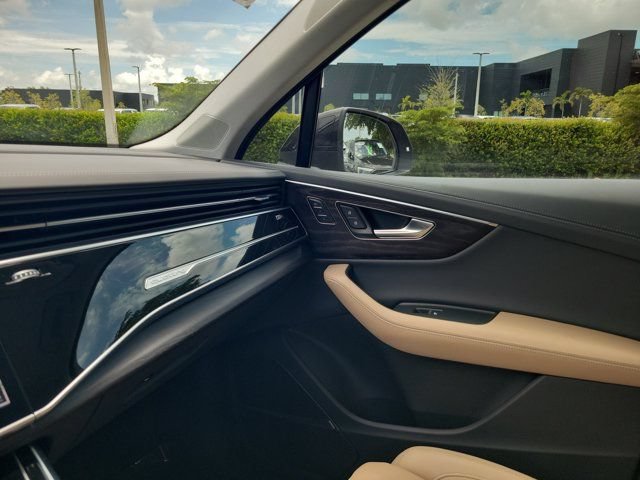 Certified 2025 Audi Q7 3.0T Prestige AWD/4WD image 28