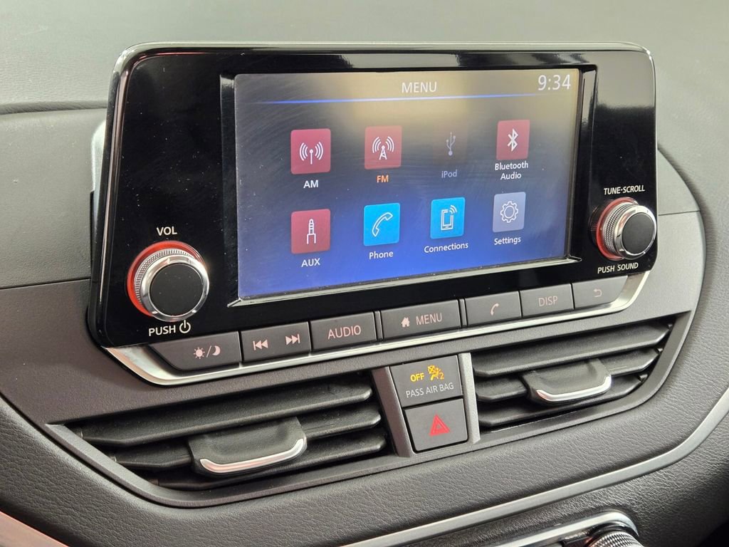 Used 2024 Nissan Altima 2.5 S FWD image 29