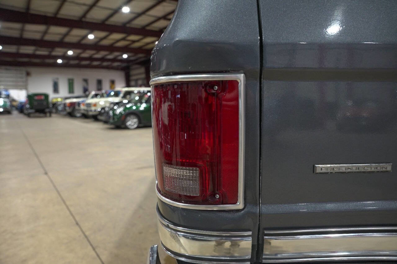 Used 1987 Chevrolet Suburban 4WD image 39