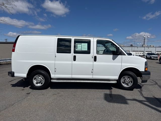 Used 2024 Chevrolet Express 2500 w/ Driver Convenience Package RWD image 4