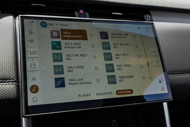 New 2026 Land Rover Discovery Sport Landmark AWD/4WD image 38