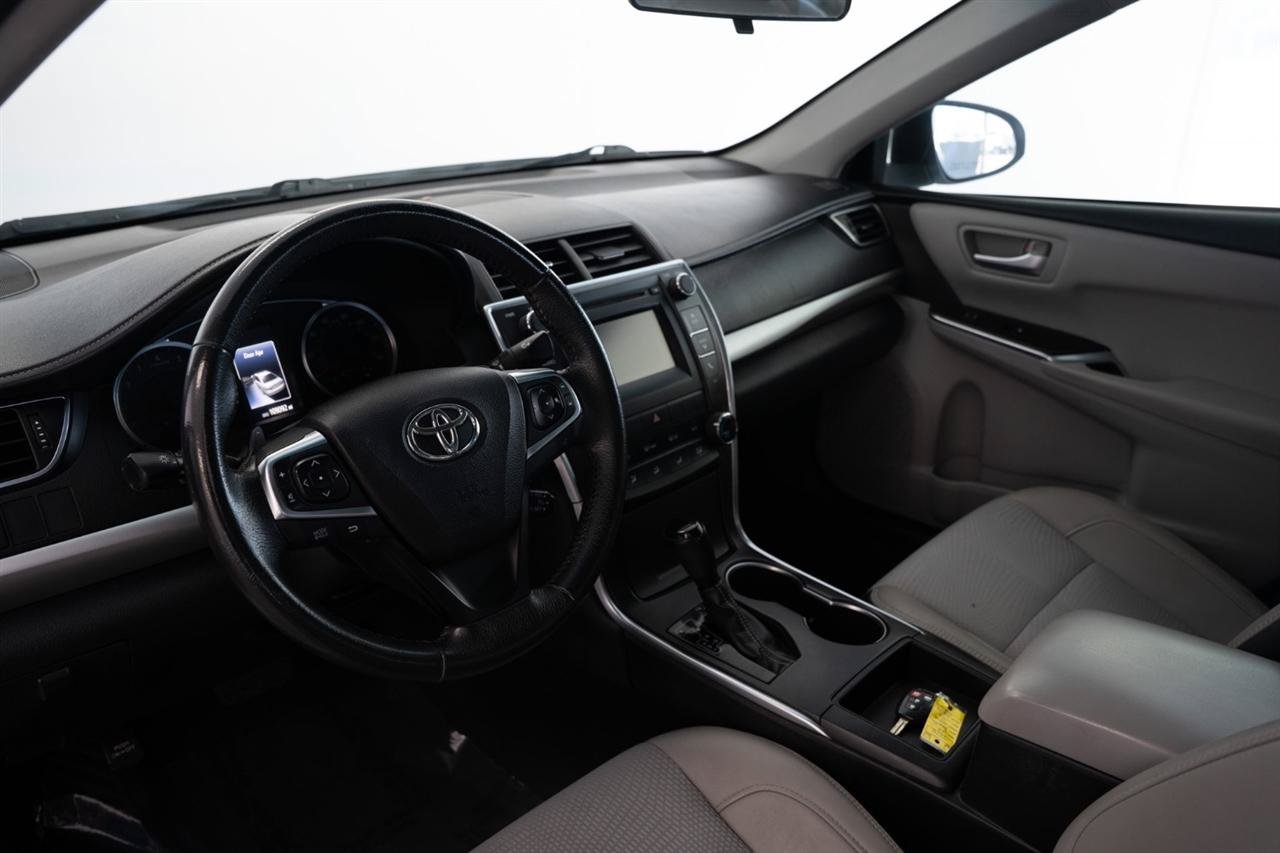 Used 2017 Toyota Camry SE w/ Protection Package (Q2) FWD image 12
