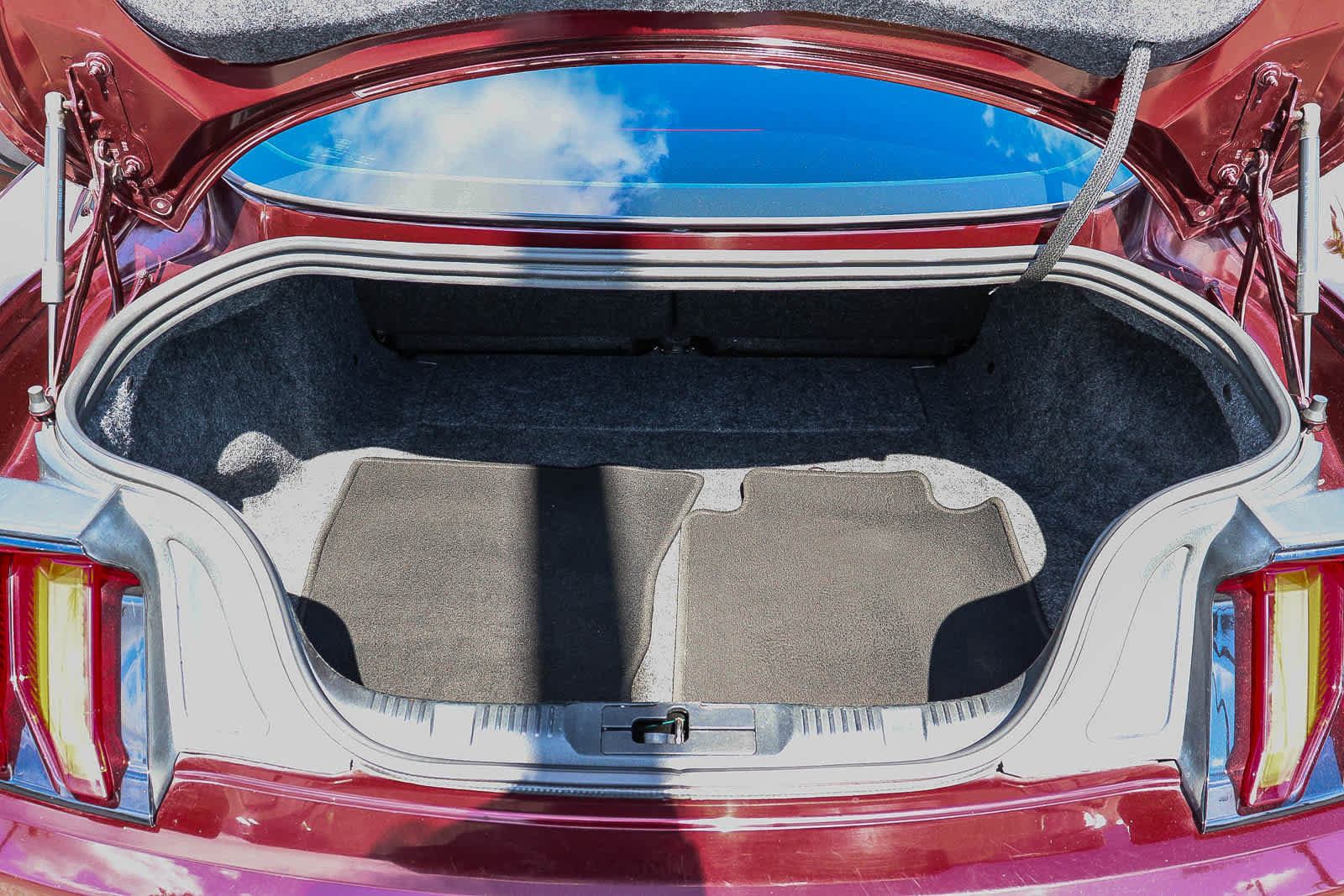 Used 2018 Ford Mustang Coupe RWD image 29