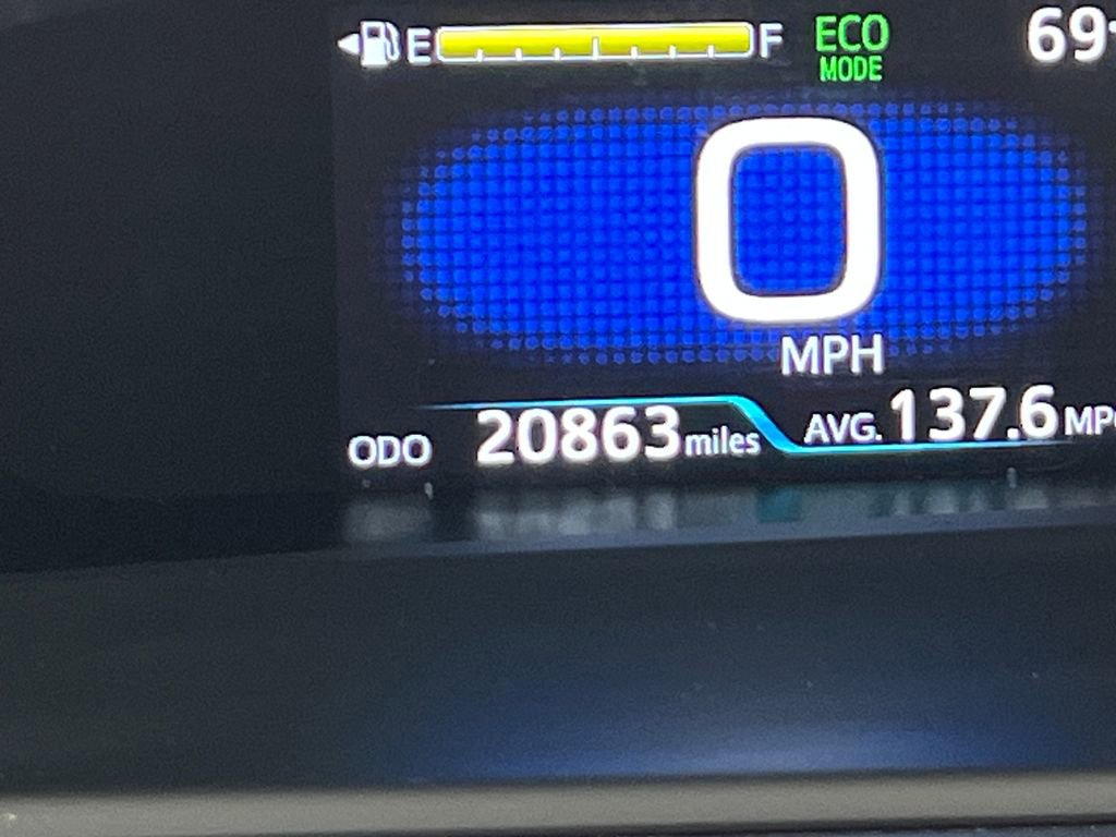 Used 2022 Toyota Prius Prime XLE FWD image 18