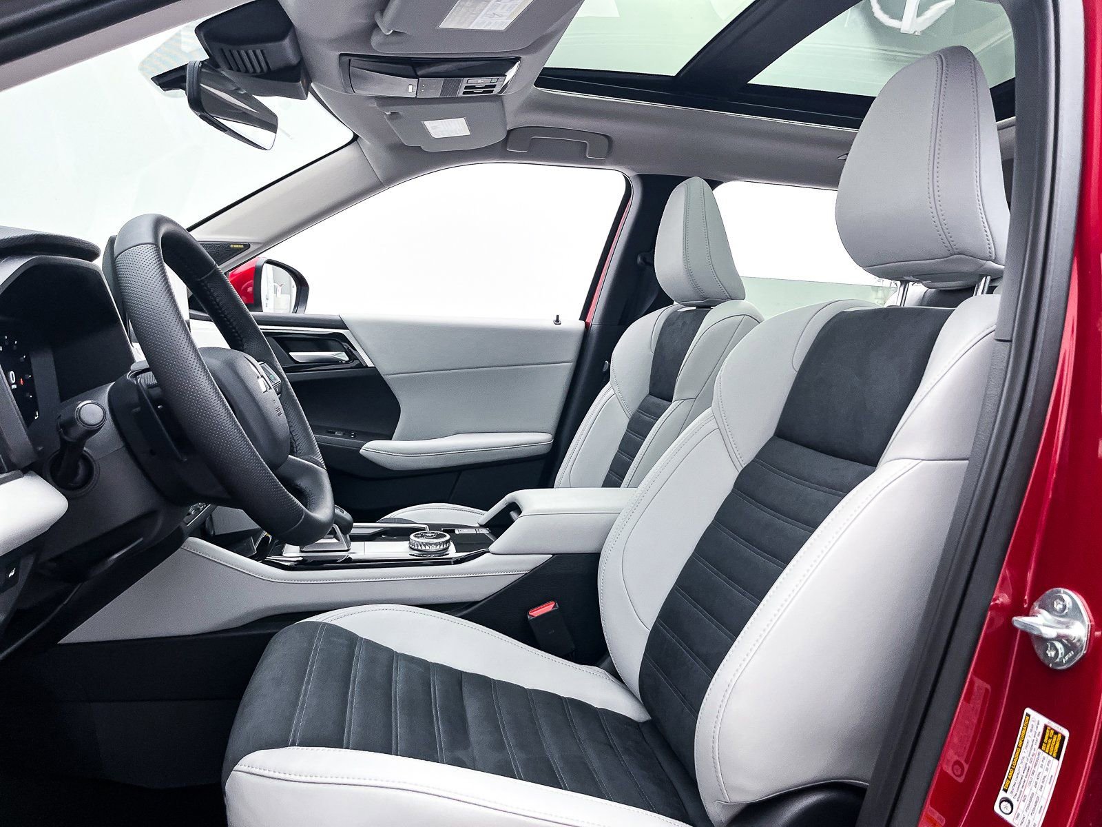 New 2025 Mitsubishi Outlander SE image 12