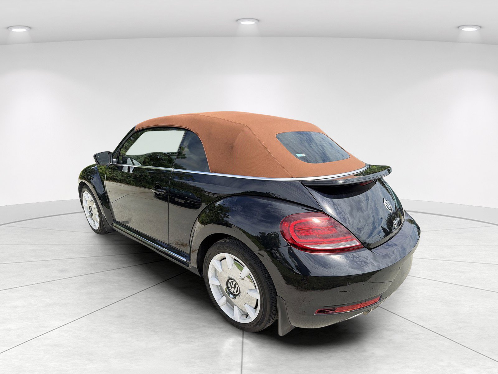 Used 2019 Volkswagen Beetle 2.0T SE FWD image 6