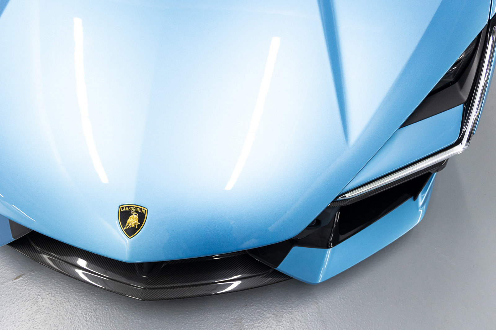 Used 2025 Lamborghini Revuelto image 19