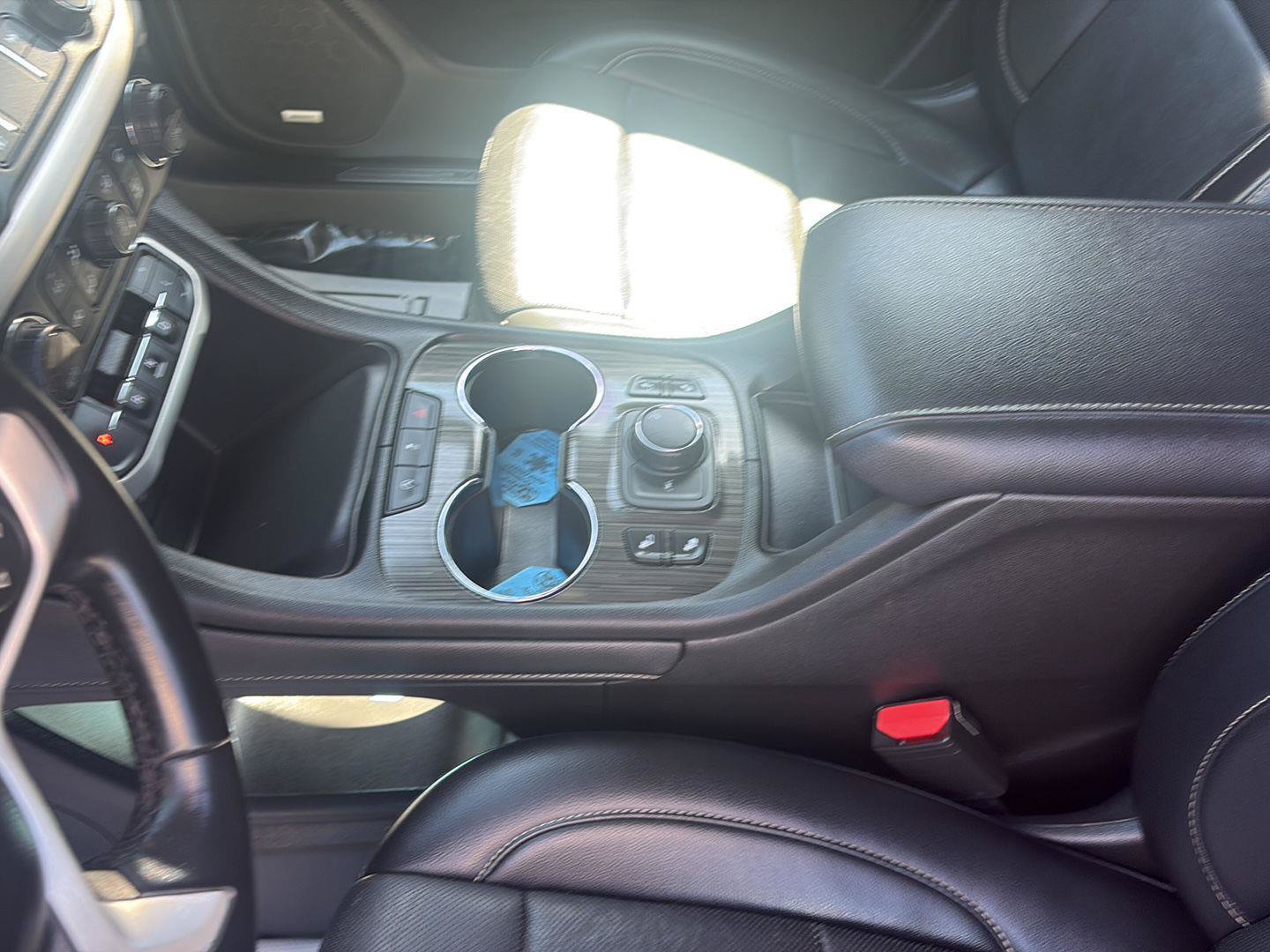 Used 2023 GMC Acadia SLT AWD/4WD image 17