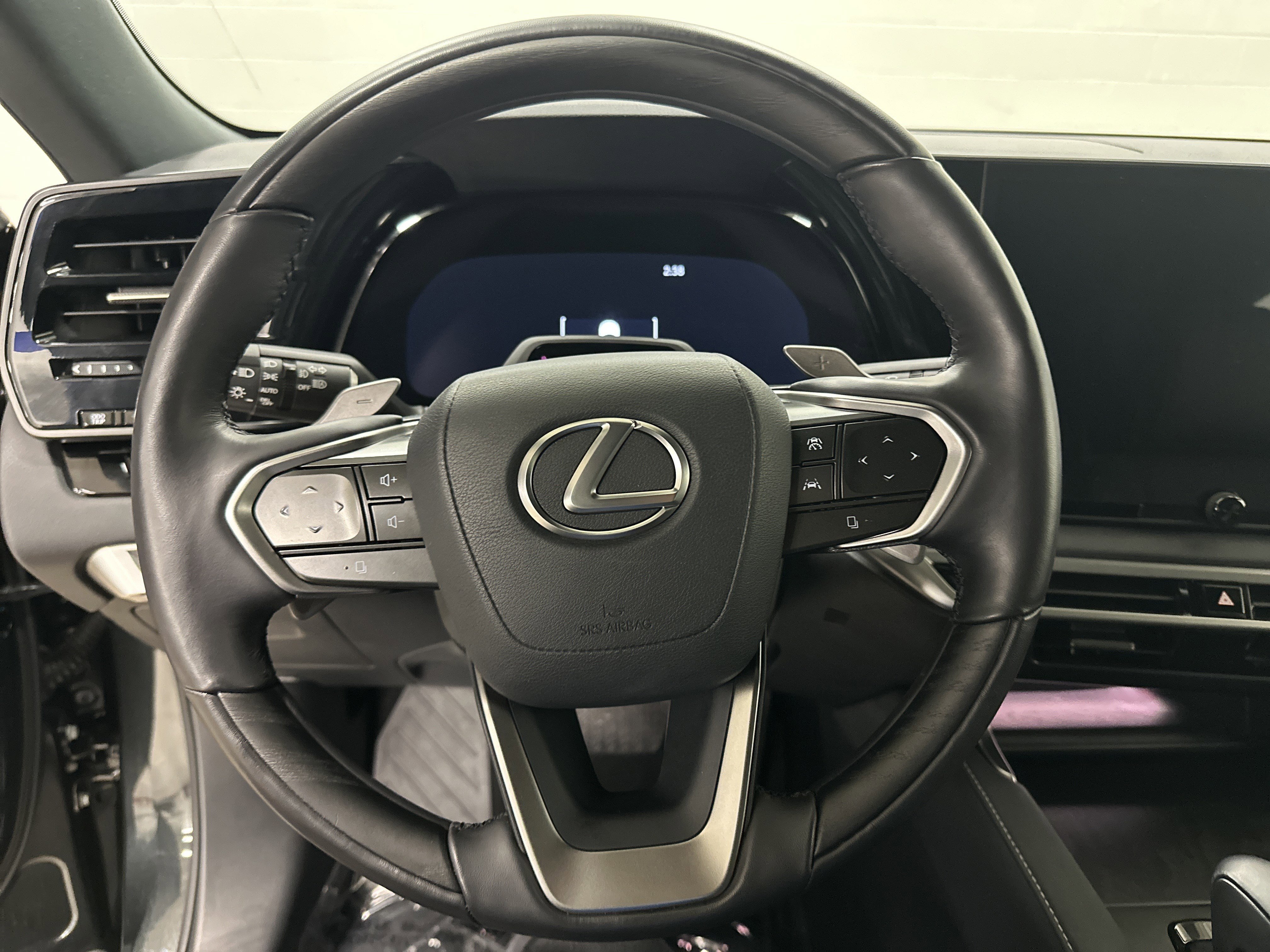 Certified 2025 Lexus RX 450h 450h+ Luxury w/ Convenience Package image 15