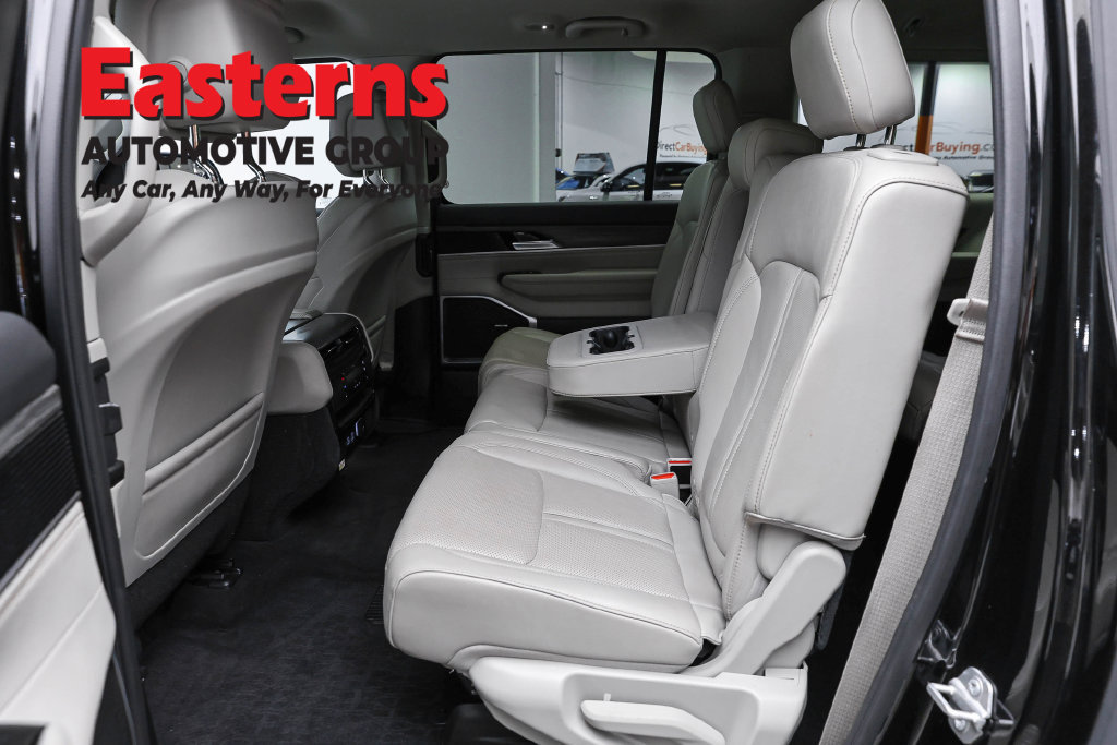 Used 2024 Jeep Wagoneer L Series II w/ Flexible Seating Group RWD image 26