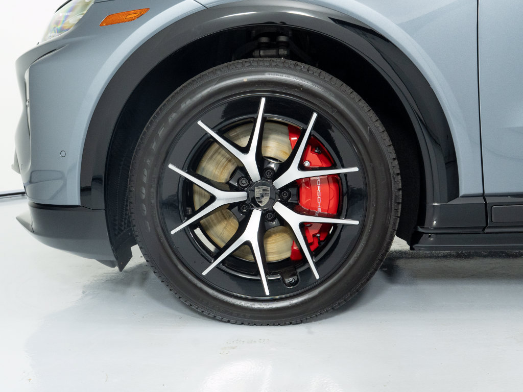 New 2026 Porsche Cayenne Turbo AWD/4WD image 15