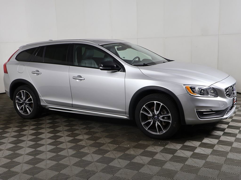 Used 2018 Volvo V60 T5 Cross Country w/ Convenience Package image 15