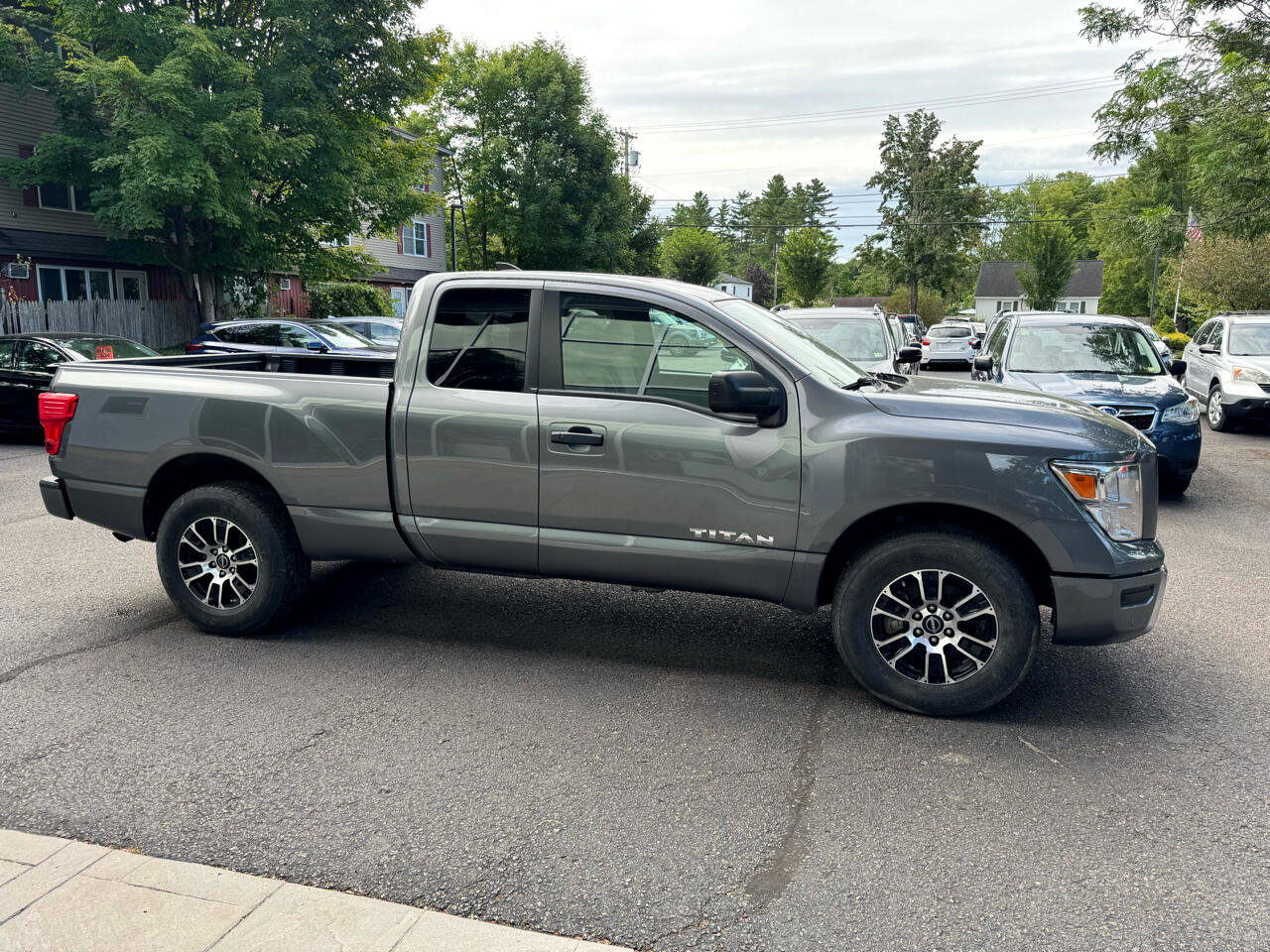 Used 2024 Nissan Titan SV image 6
