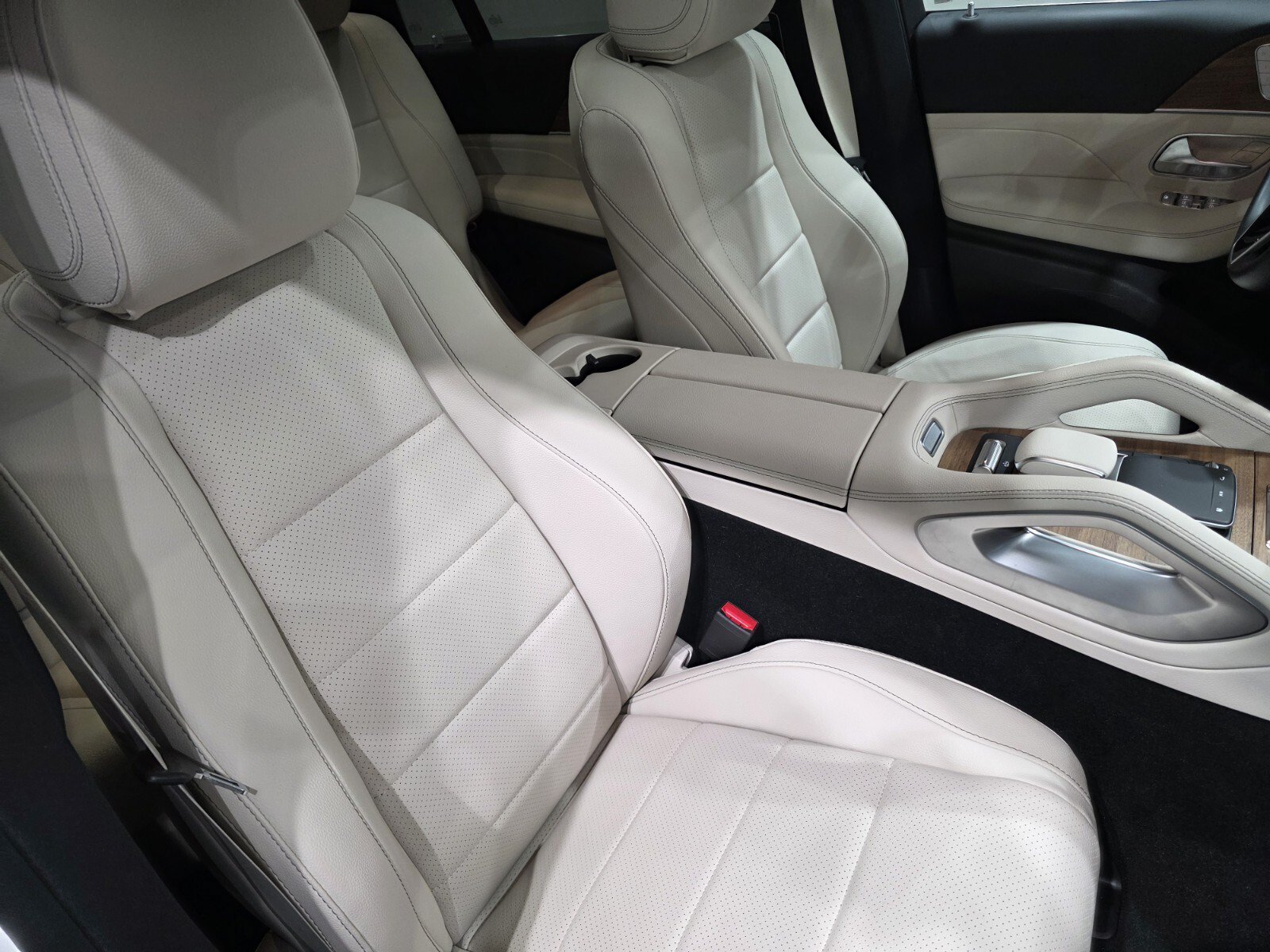 Used 2025 Mercedes-Benz GLS 450 4MATIC image 27