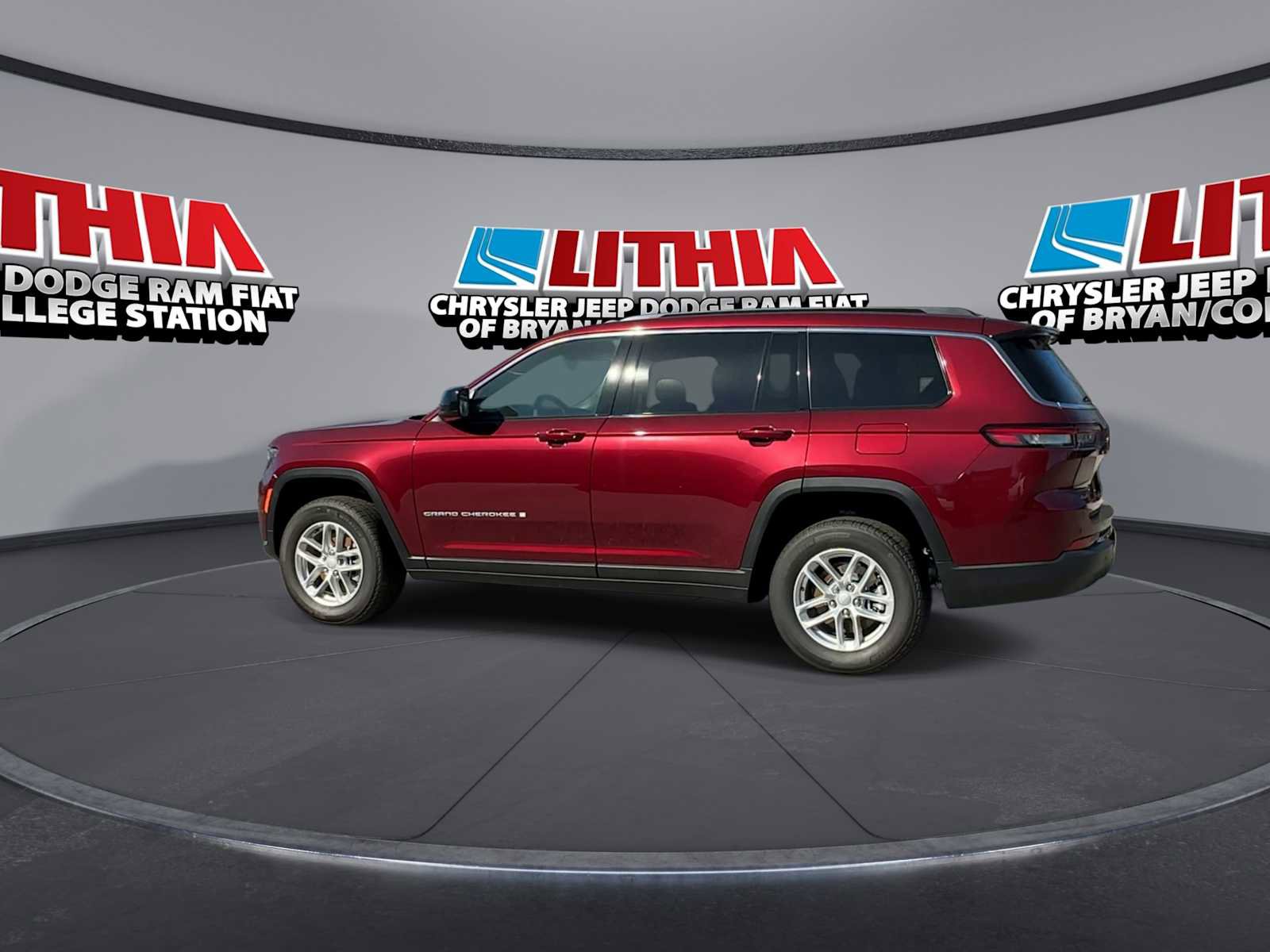 Used 2025 Jeep Grand Cherokee L Laredo w/ Luxury Tech Group I AWD/4WD image 5