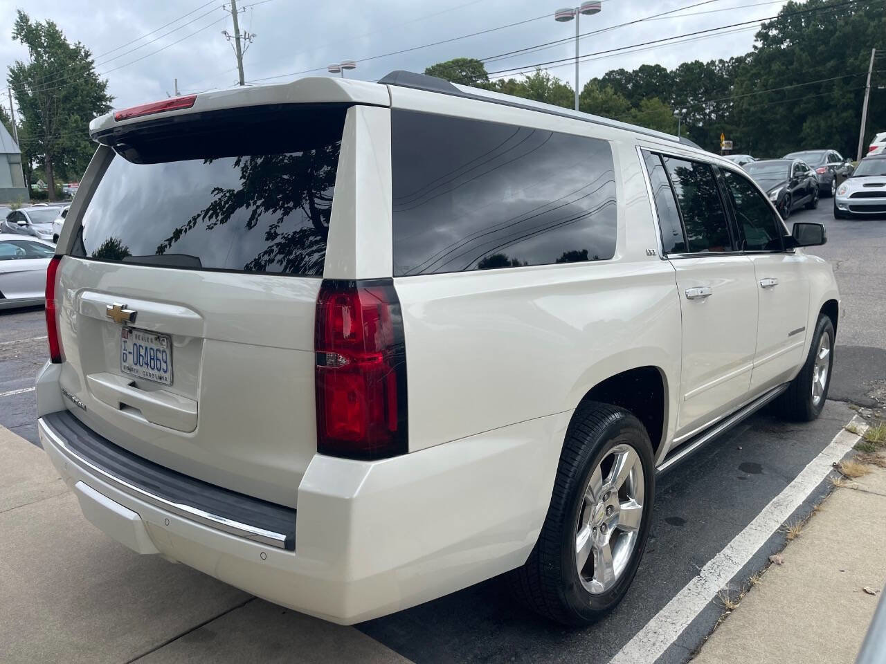 Used 2015 Chevrolet Suburban LTZ image 5