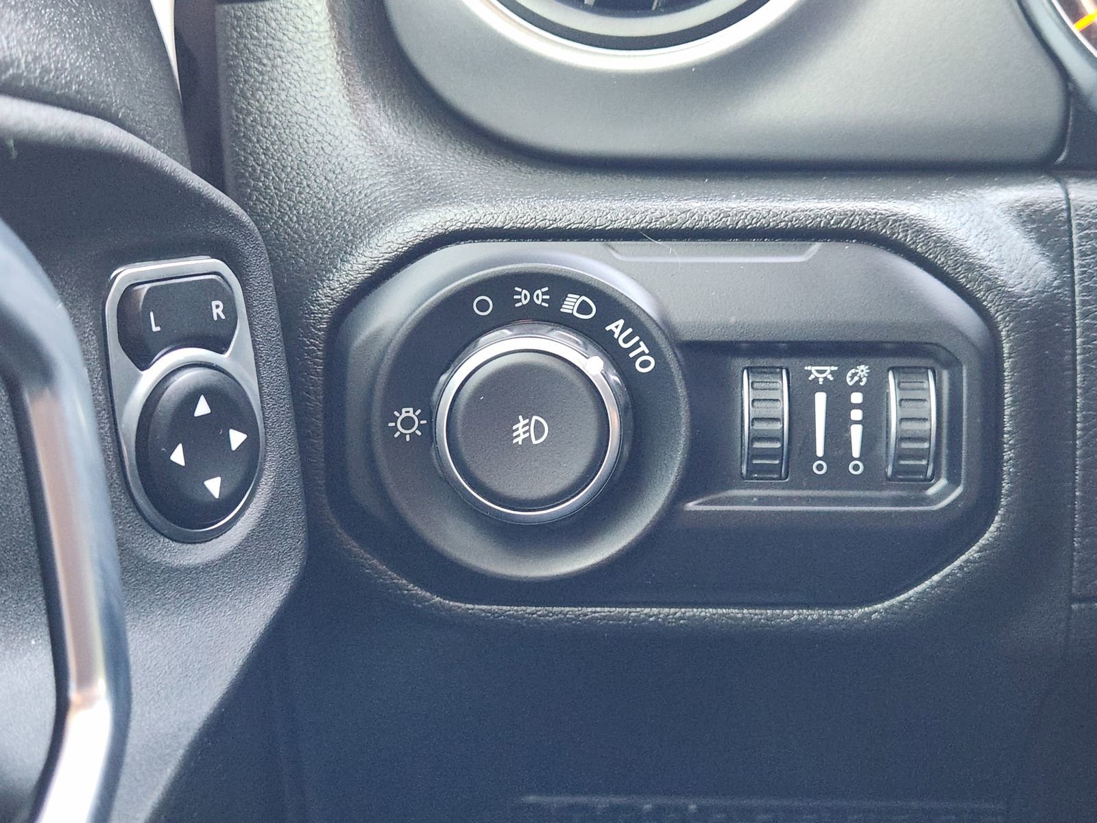 Used 2022 Jeep Wrangler Willys AWD/4WD image 24