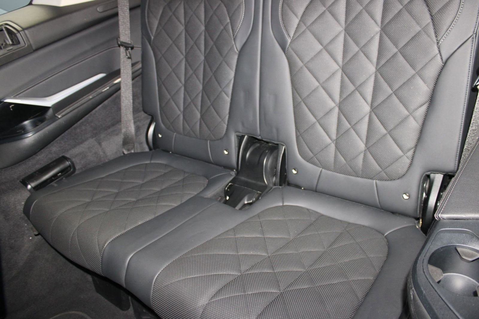 Used 2024 BMW X7 xDrive40i image 31