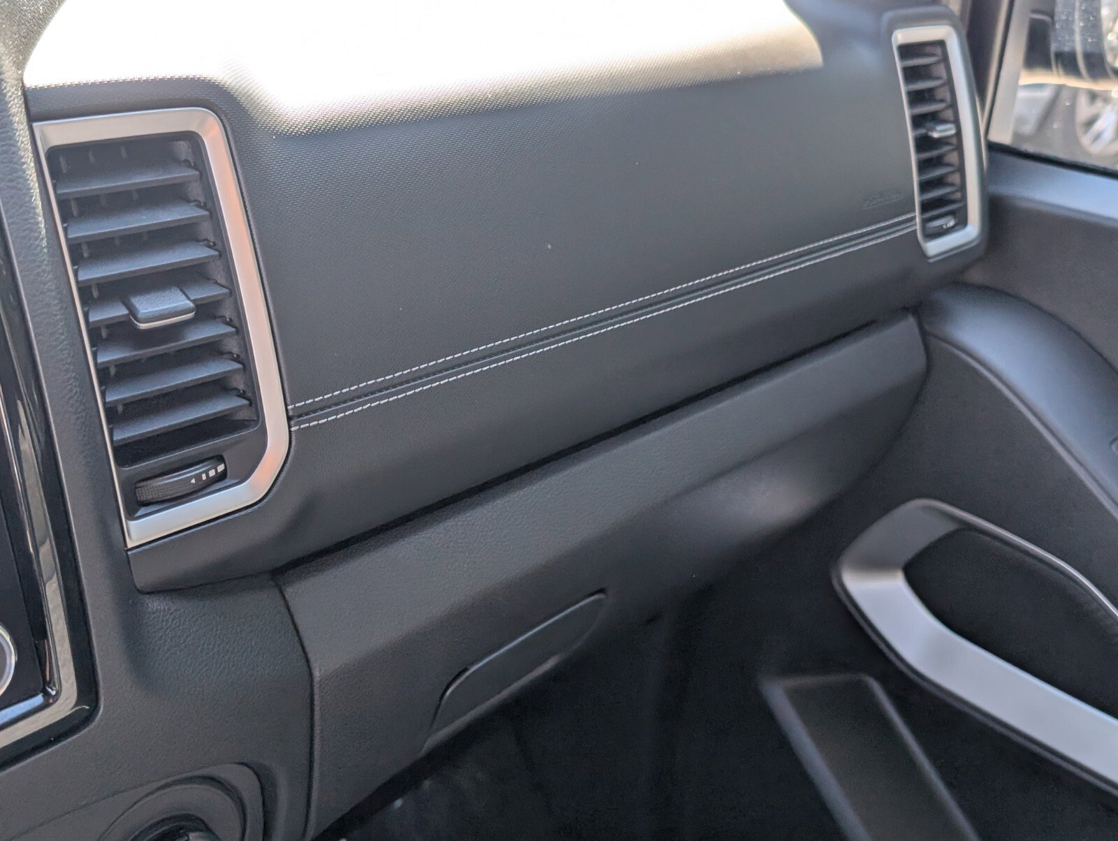 Certified 2024 Nissan Frontier SV w/ Technology Package image 22