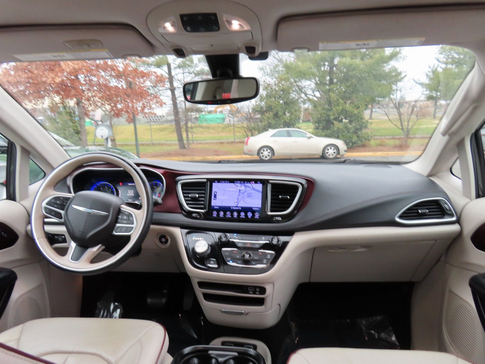 Used 2017 Chrysler Pacifica Limited image 16