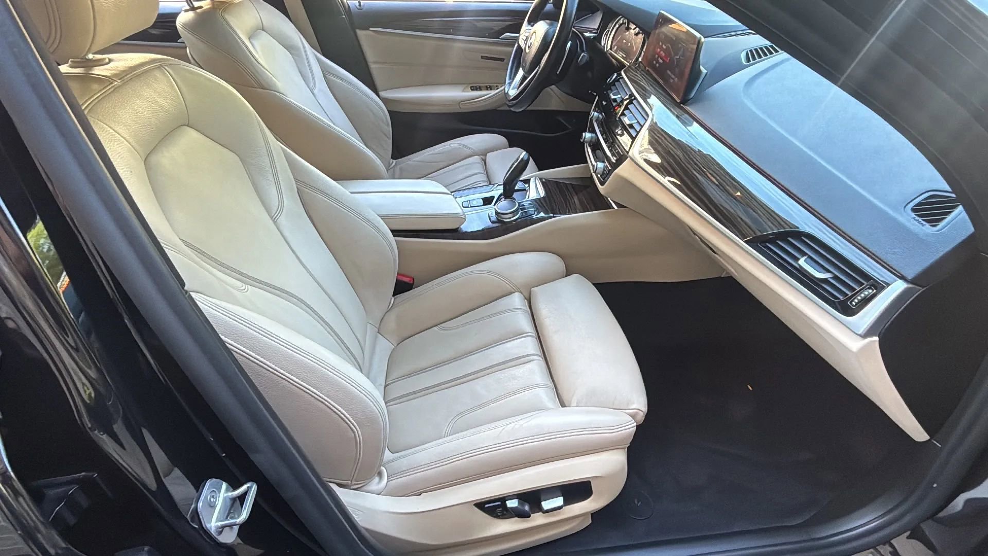 Used 2019 BMW 530i xDrive w/ Convenience Package image 21