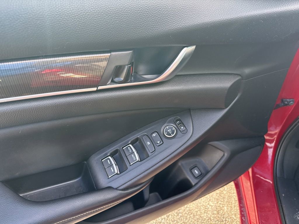 Used 2018 Honda Accord Sport image 6