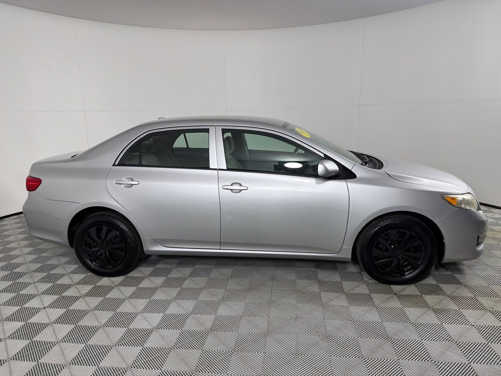 Used 2010 Toyota Corolla LE image 4