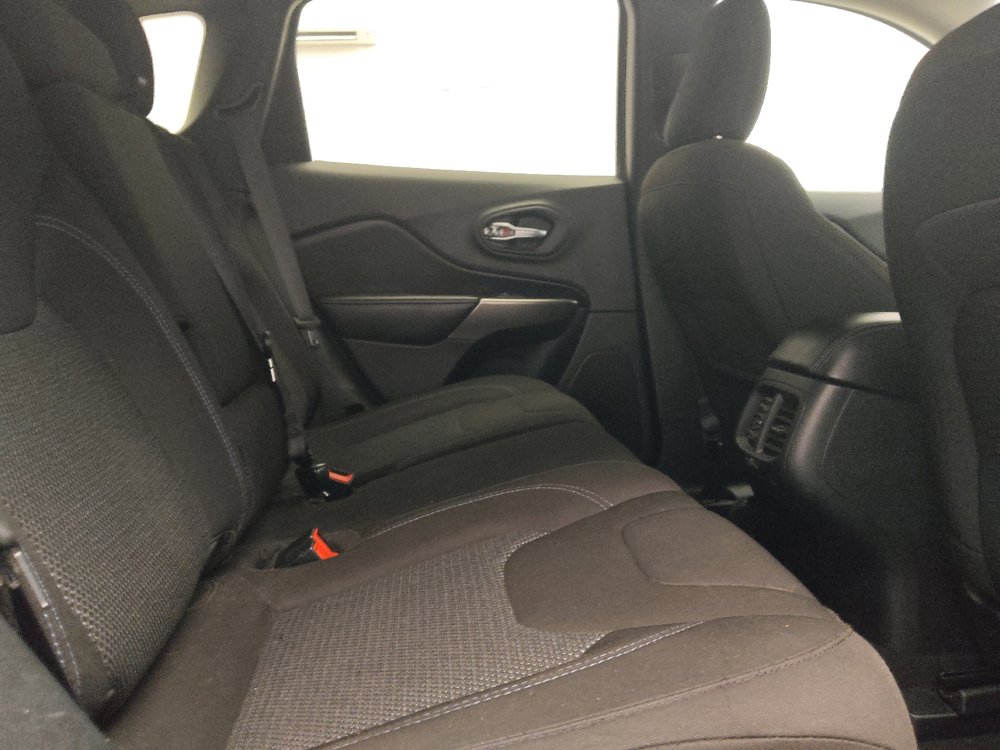 Used 2020 Jeep Cherokee Latitude AWD/4WD image 19