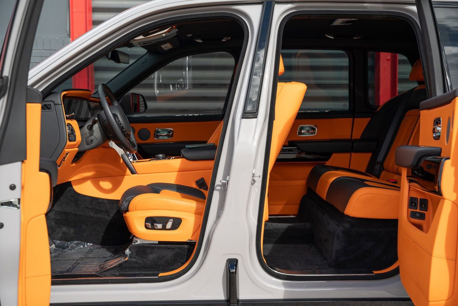 Used 2025 Rolls-Royce Cullinan image 6