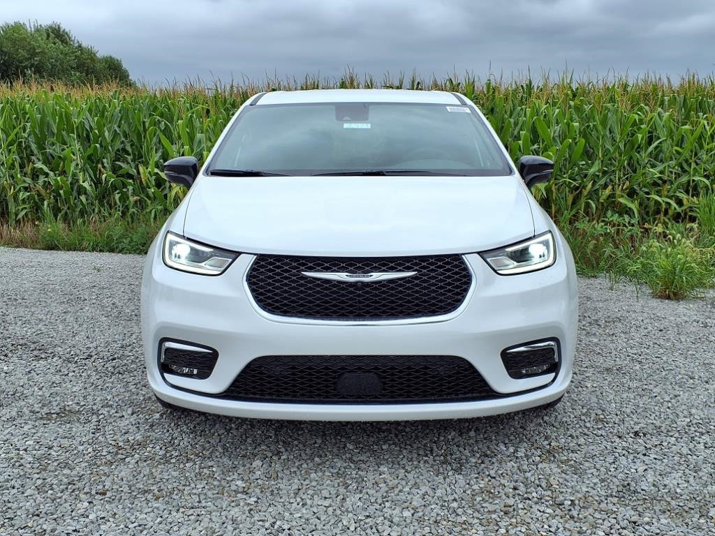 New 2026 Chrysler Pacifica Select image 3