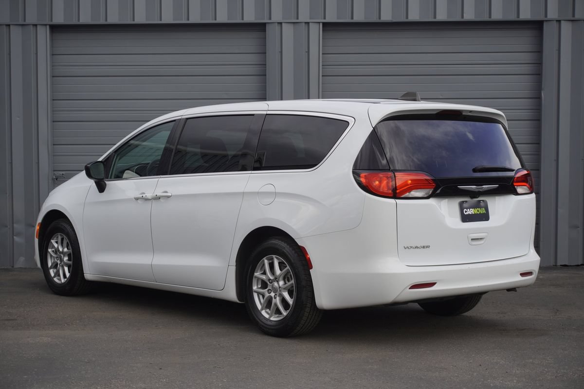 Used 2024 Chrysler Voyager LX FWD image 3