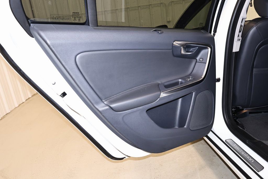 Used 2017 Volvo S60 T5 Inscription image 16