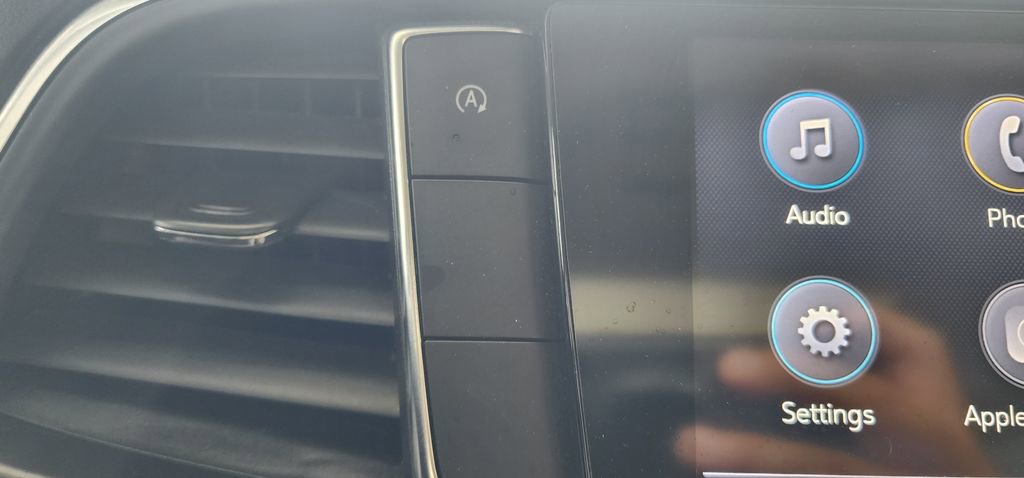 Used 2024 Buick Enclave Essence w/ Experience Buick Package FWD image 35