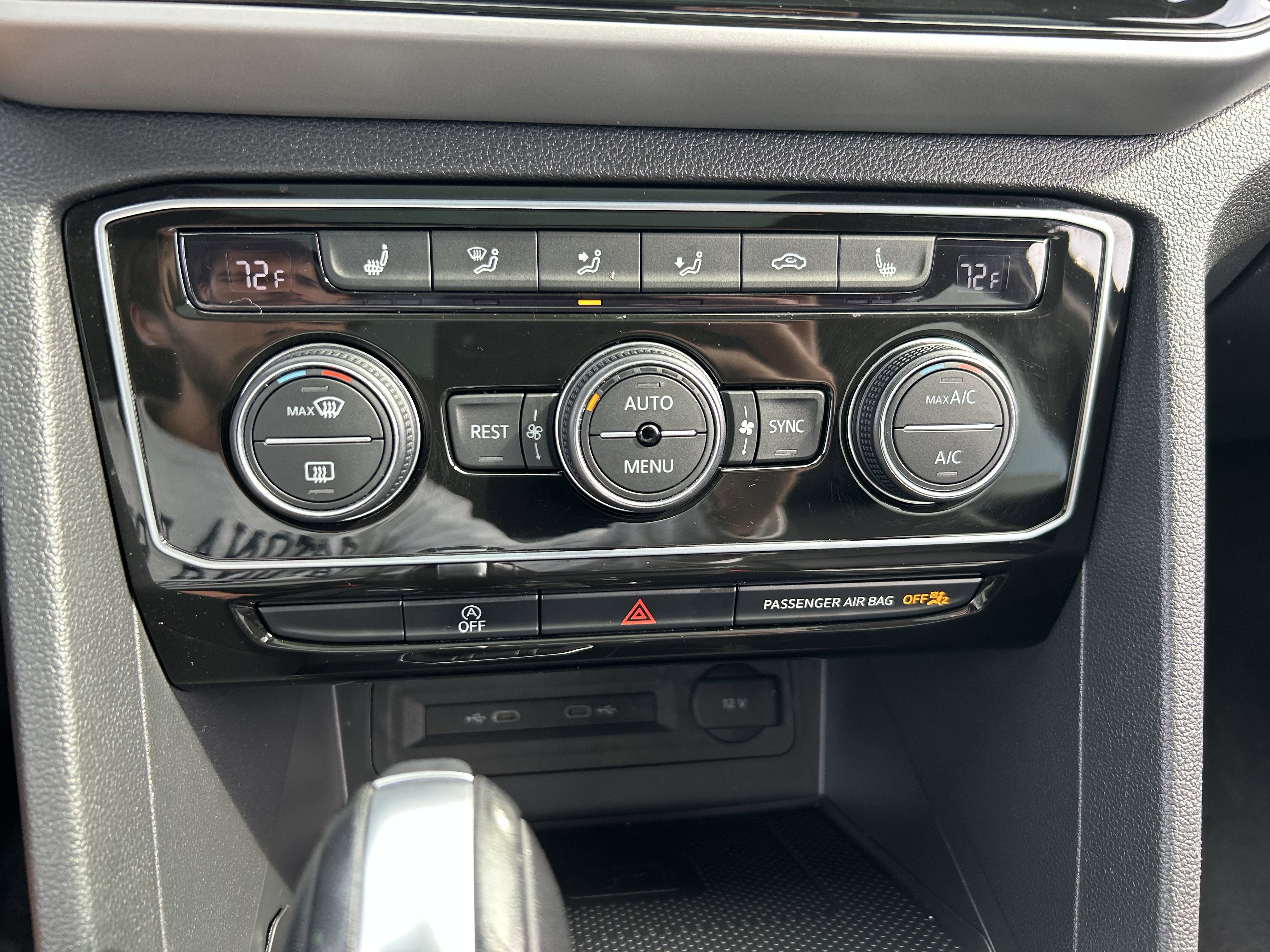 Certified 2023 Volkswagen Atlas SEL R-Line AWD/4WD image 15